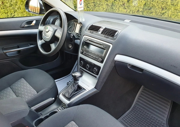 Skoda Octavia cena 25900 przebieg: 233000, rok produkcji 2011 z Ostrzeszów małe 254